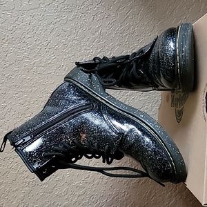 Dr. Martens boots Girls youth size6 Black/glitter